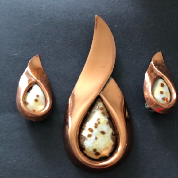 Mid Century Modern Copper Hinged Bangle Brooch & Earrings